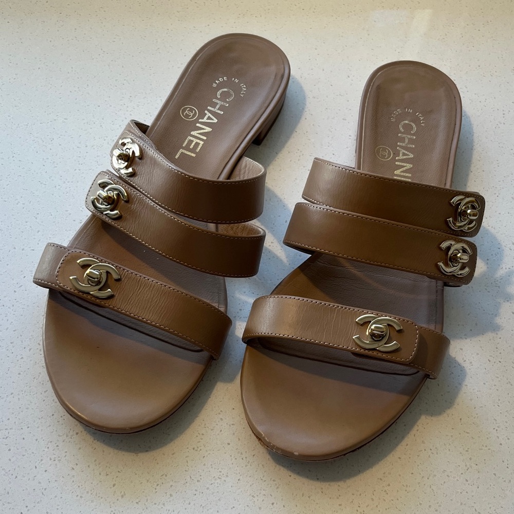CHANEL Beige Leather Slide Sandals, 38.5 (US 8)